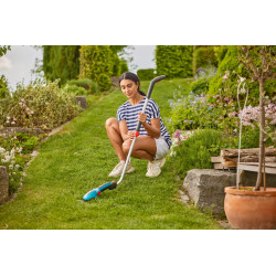 Kit cisaille à gazon ComfortCut Li + manche télescopique + roues - Coupe 8 cm - GARDENA