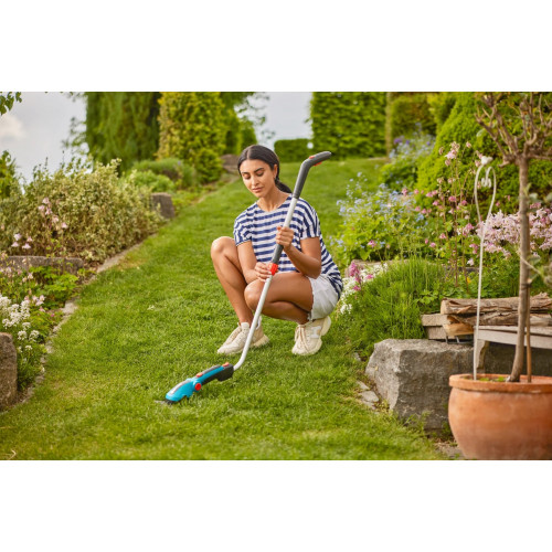 Kit cisaille à gazon ComfortCut Li + manche télescopique + roues - Coupe 8 cm - GARDENA