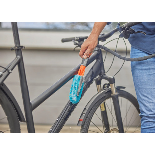 Kit brosse de lavage pour vélo avec tuyau Liano - GARDENA