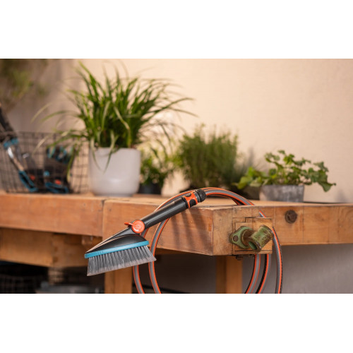 Brosse de lavage à main M souple réglable - GARDENA