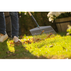 Balai-râteau PureLine - Largeur 43 cm - Manche bois FSC 100 % - GARDENA