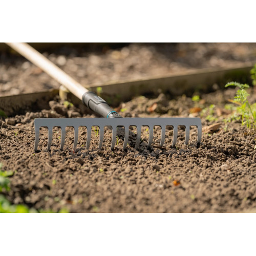Râteau PureLine - 36 cm - 14 dents acier - Manche bois FSC 100 % - GARDENA