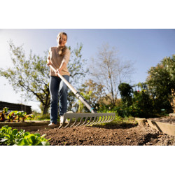 Râteau PureLine - 36 cm - 14 dents acier - Manche bois FSC 100 % - GARDENA