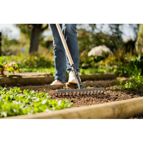 Râteau PureLine - 36 cm - 14 dents acier - Manche bois FSC 100 % - GARDENA