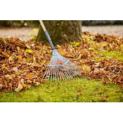 Balai à gazon réglable PureLine - 30 à 50 cm - Dents acier - Manche bois FSC 100 % - GARDENA