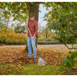 Balai à gazon réglable PureLine - 30 à 50 cm - Dents acier - Manche bois FSC 100 % - GARDENA