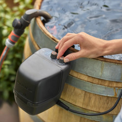 Pompe pour collecteur d’eau de pluie 18 V 2400 l/h - kit prêt à l’emploi avec batterie - GARDENA