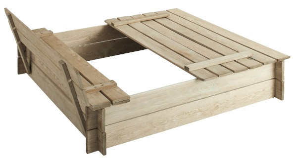 Bac à sable à bancs intégrés