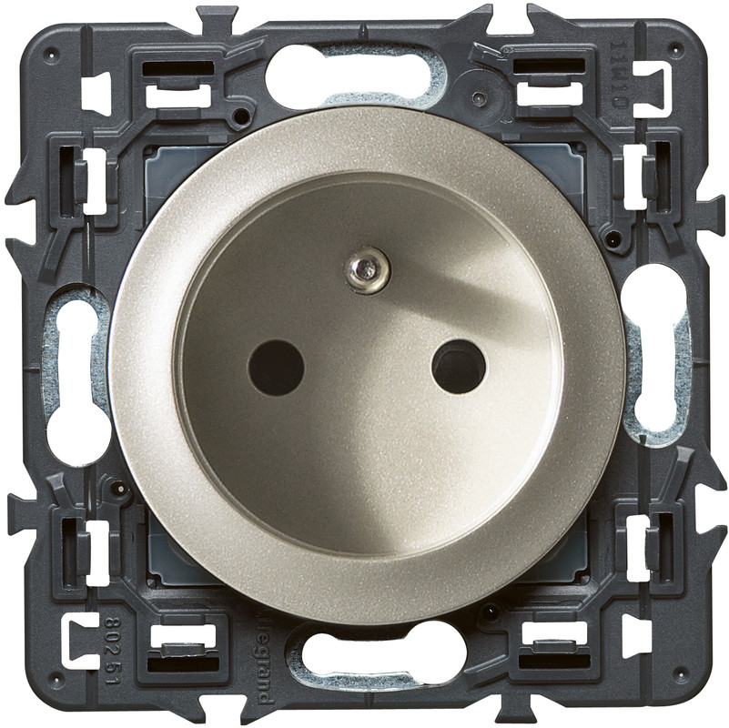 Celiane prise automatique 2 pôles + terre titan mécanisme