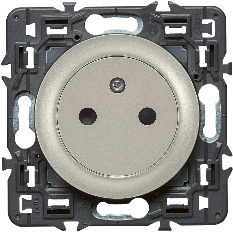 Celiane prise 2 pôles + terre esthétique titane composable