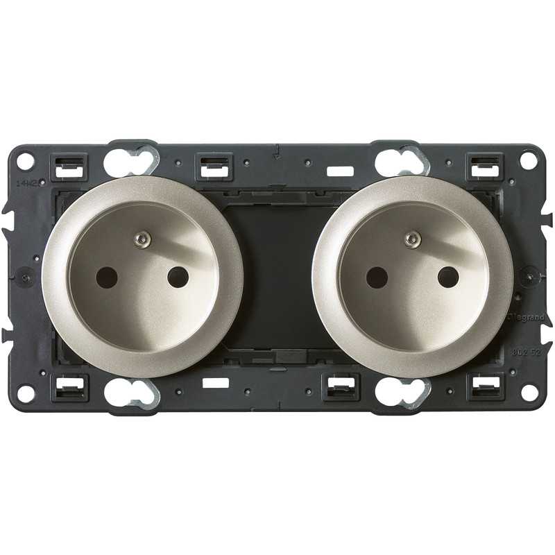 Celiane double prise précablée titane mécanisme