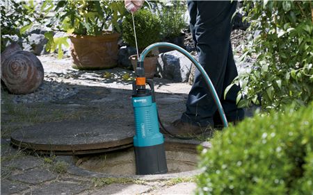 Un modèle de pompe à eau de jardin Gardena